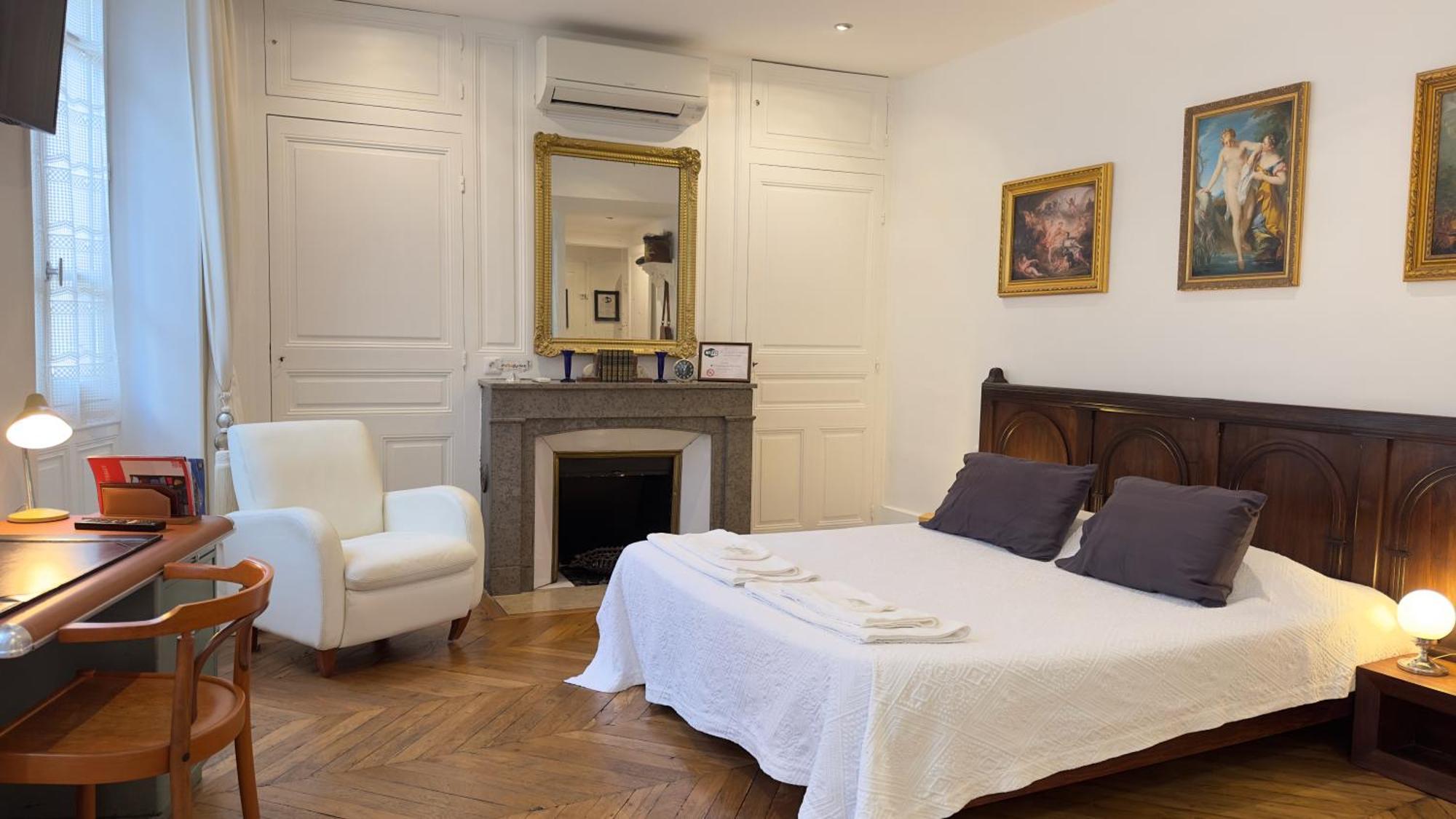 Chambre De Charme Au Coeur Du Vieux Valence - Confort & Calme Exteriér fotografie