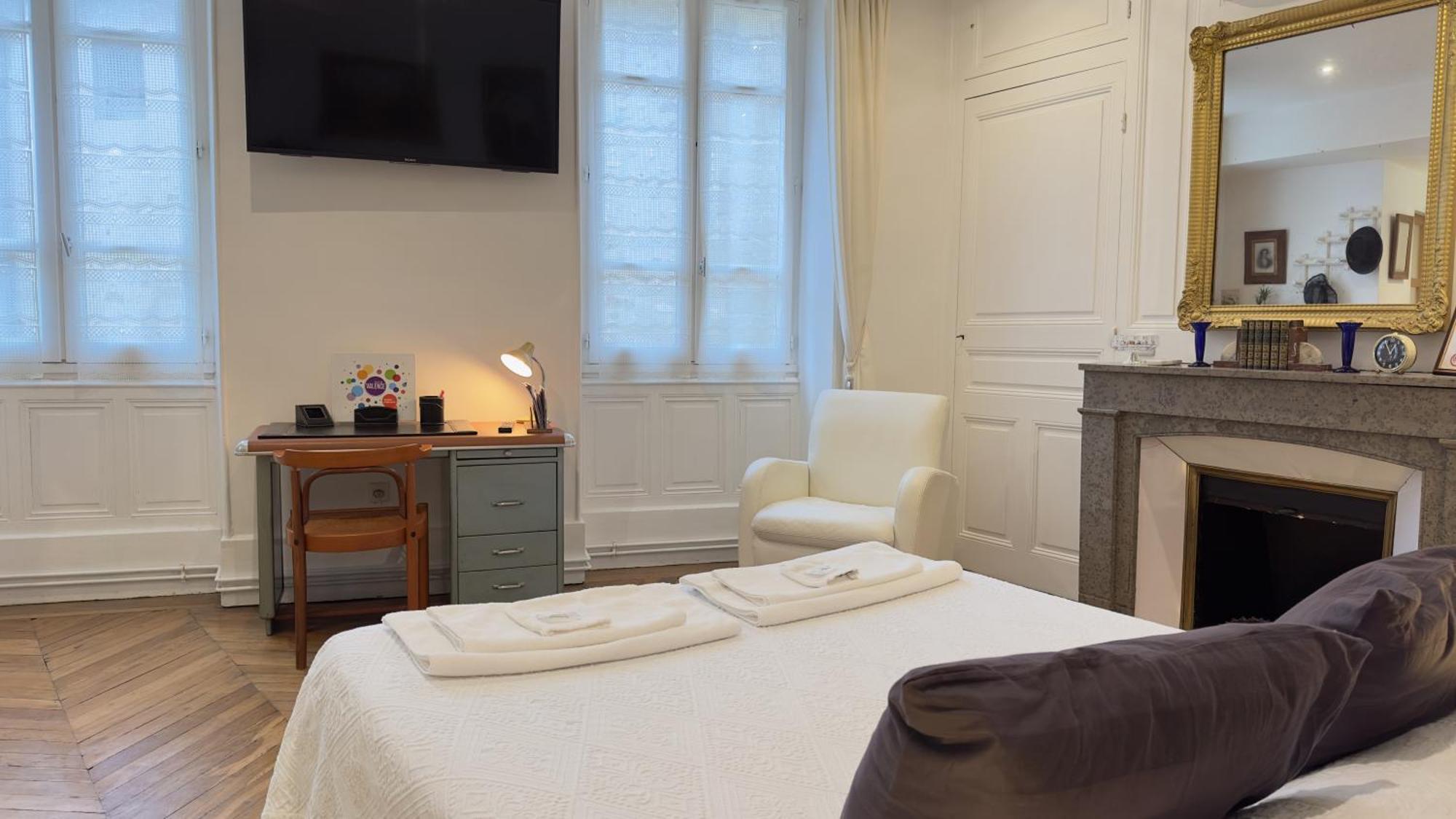 Chambre De Charme Au Coeur Du Vieux Valence - Confort & Calme Exteriér fotografie